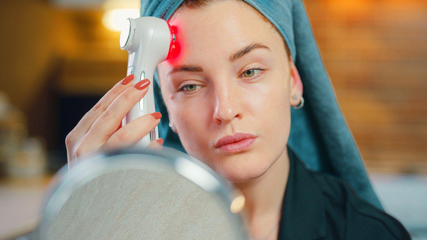 Illustrating the diverse benefits of portable light therapy wands for various skin concerns and user types