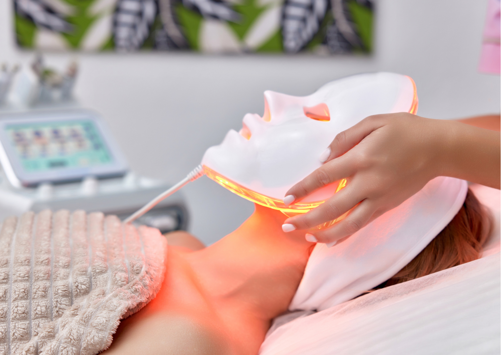 Red light therapy wavelengths showing 660nm and 850nm penetration depth for LumeBox and HigherDOSE comparison